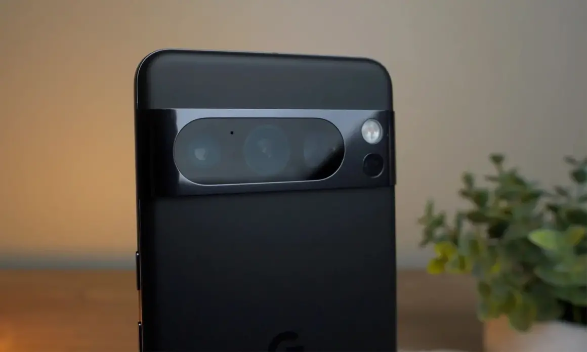 Google Pixel 9 Pro'ya İlk Bakış 2 pixel 8 pro rear