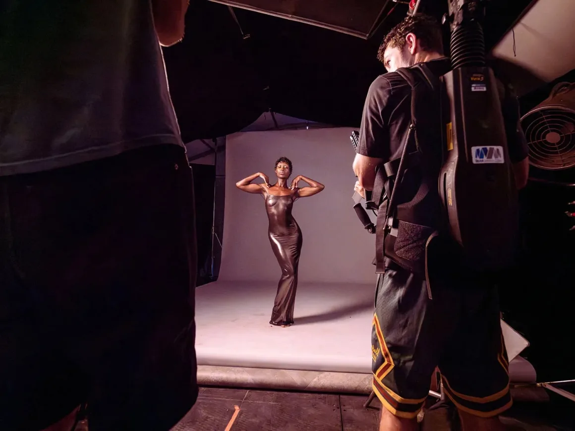 2025 Pirelli Takvimi Çıplaklığı Geri Getirecek 7 Jodie Turner Smith 02 1