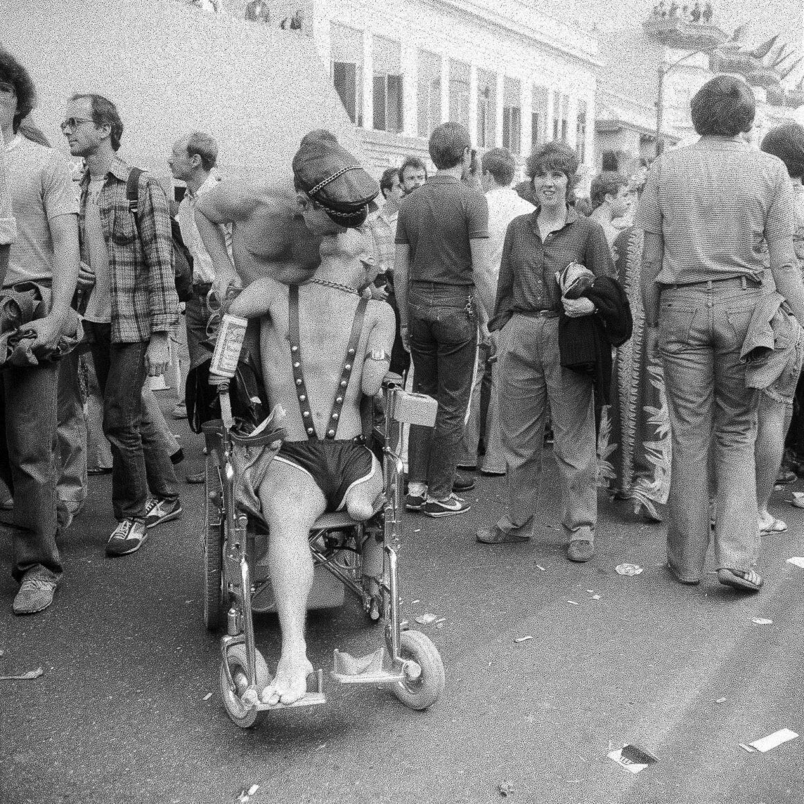 Meryl Meisler'in Eğlenceli Fotoğrafları 12 Meryl Meisler Street Walker 16 of 191979 08 CA SF CastroStFair coupleKiss1500x