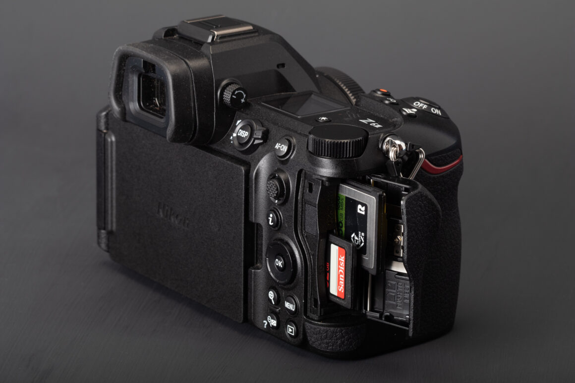 Nikon Z6 III ve Nikon Zf 2 Nikon z6iii card slots
