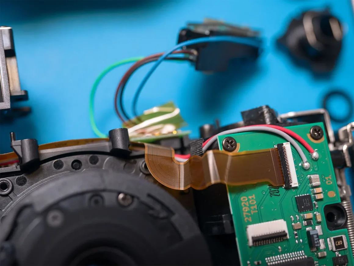 Yeni Pentax 17 Filmli Kameranın İçinde Ne Var? 3 evan dorsky pentax 17 teardown 2