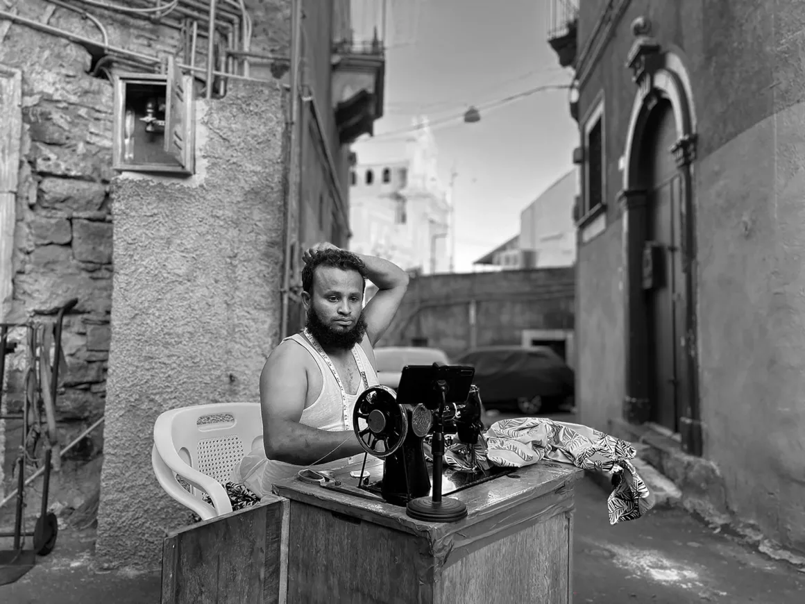 2024 Feature Shoot Emerging Photography Awards 39 ANTONIO DENTI NOTES FROM THE EDGE OF THE GLOBAL ECONOMY