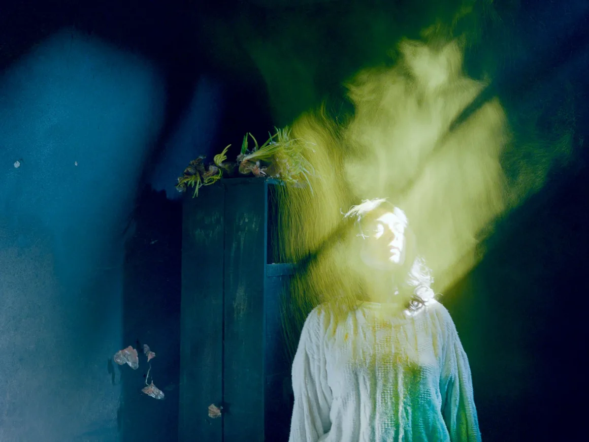 2024 Feature Shoot Emerging Photography Awards 21 Maria Oliveira 12x18 01