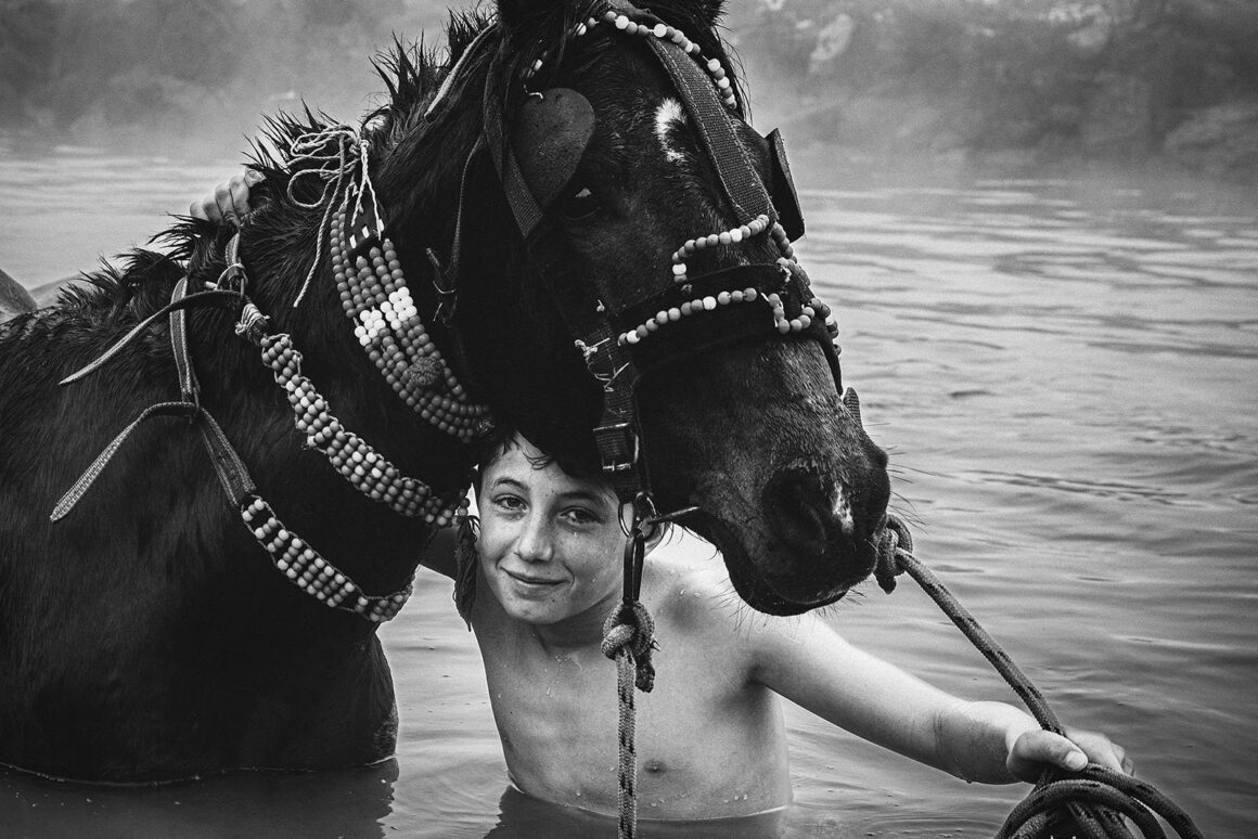 2024 Feature Shoot Emerging Photography Awards 32 The Aquatic Ceremony Yusuf Eminoglu 2 12x18 300DPI