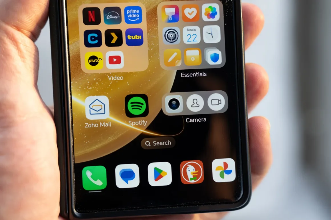 Honor Magic V3 İncelemesi 8 Honor Magic V3 camera app homescreen
