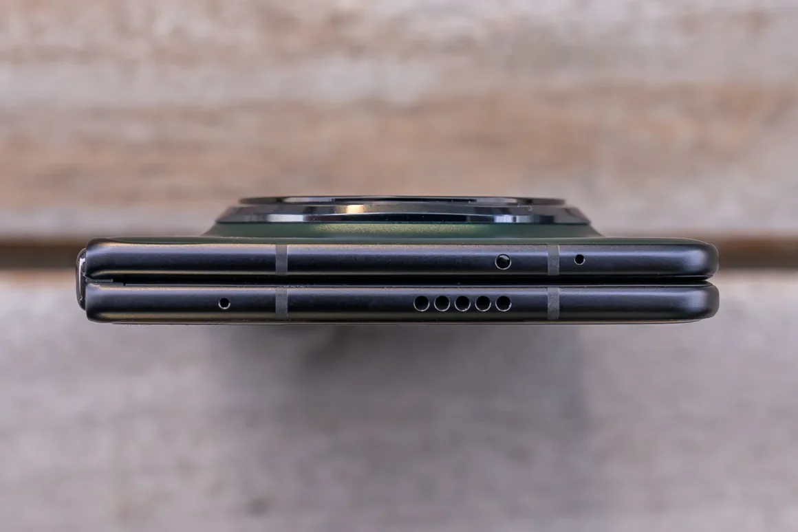 Honor Magic V3 İncelemesi 4 Honor Magic V3 folded