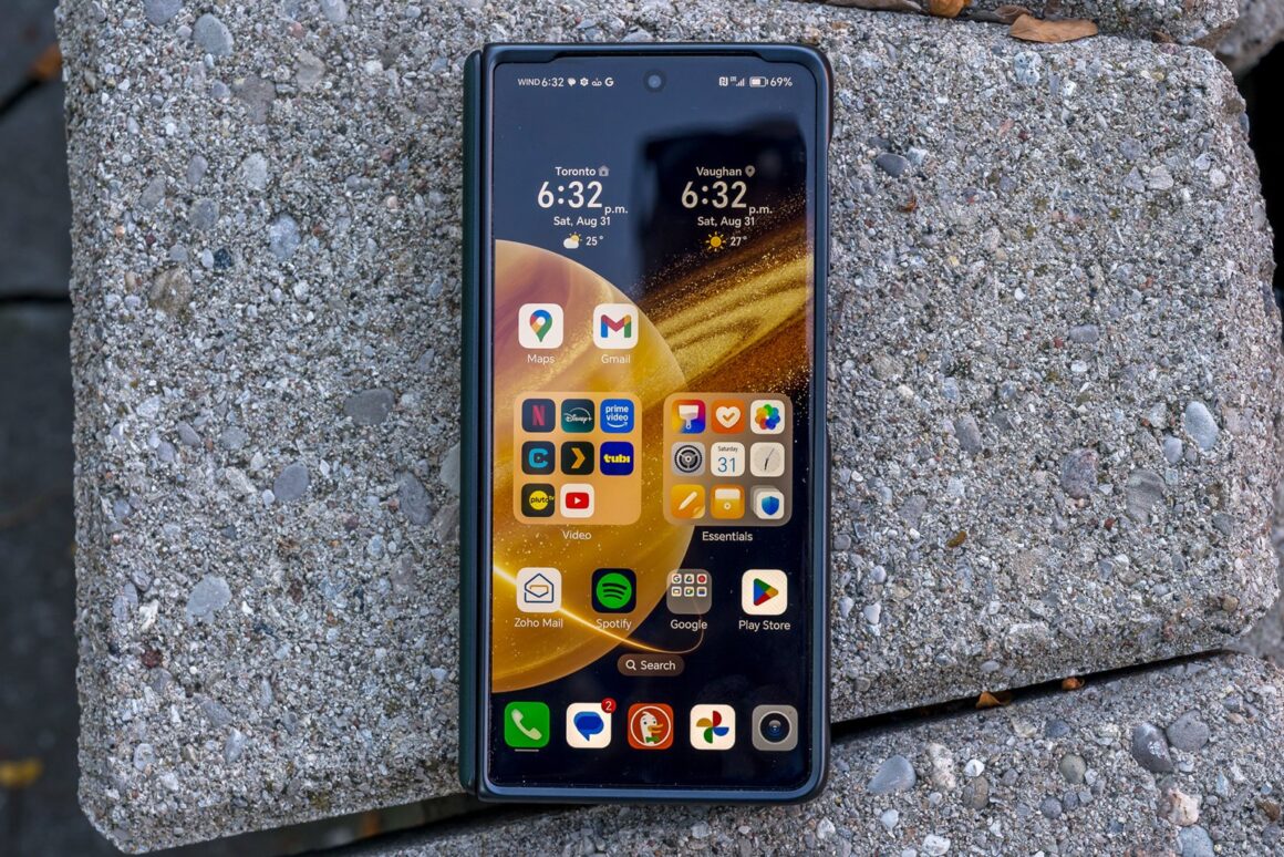 Honor Magic V3 İncelemesi 5 Honor Magic V3 front screen