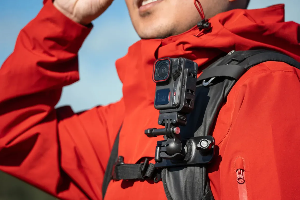 Insta360 Ace Pro 2 4 Insta360 Ace Pro 2 Hiking 2