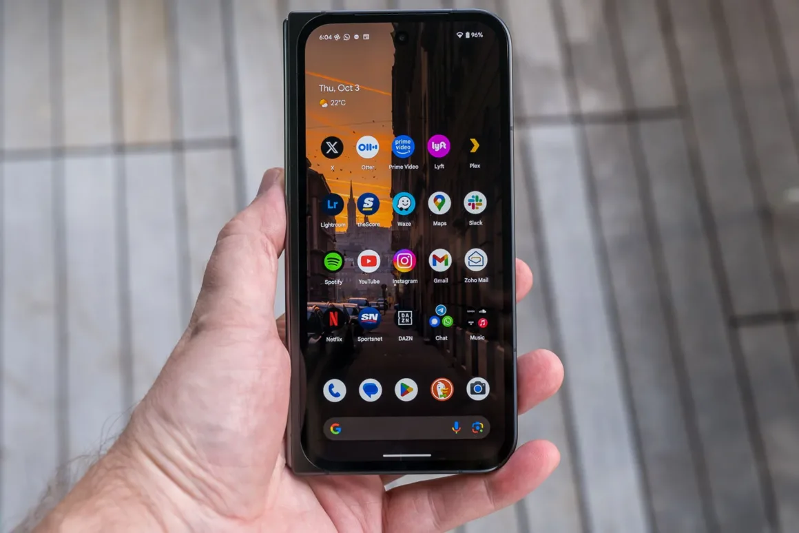 Google Pixel 9 Pro Fold İncelemesi 2 Pixel 9 Pro Fold outer screen