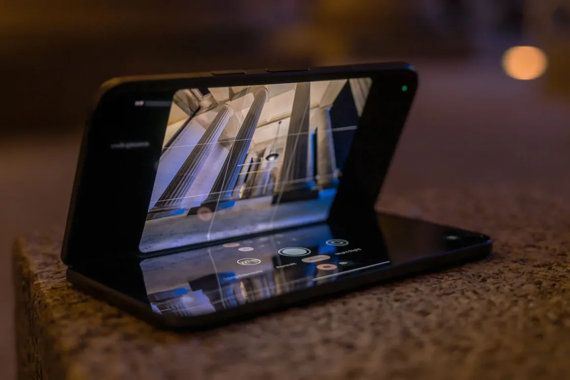 Google Pixel 9 Pro Fold İncelemesi 17 Pixel 9 Pro Fold tilted