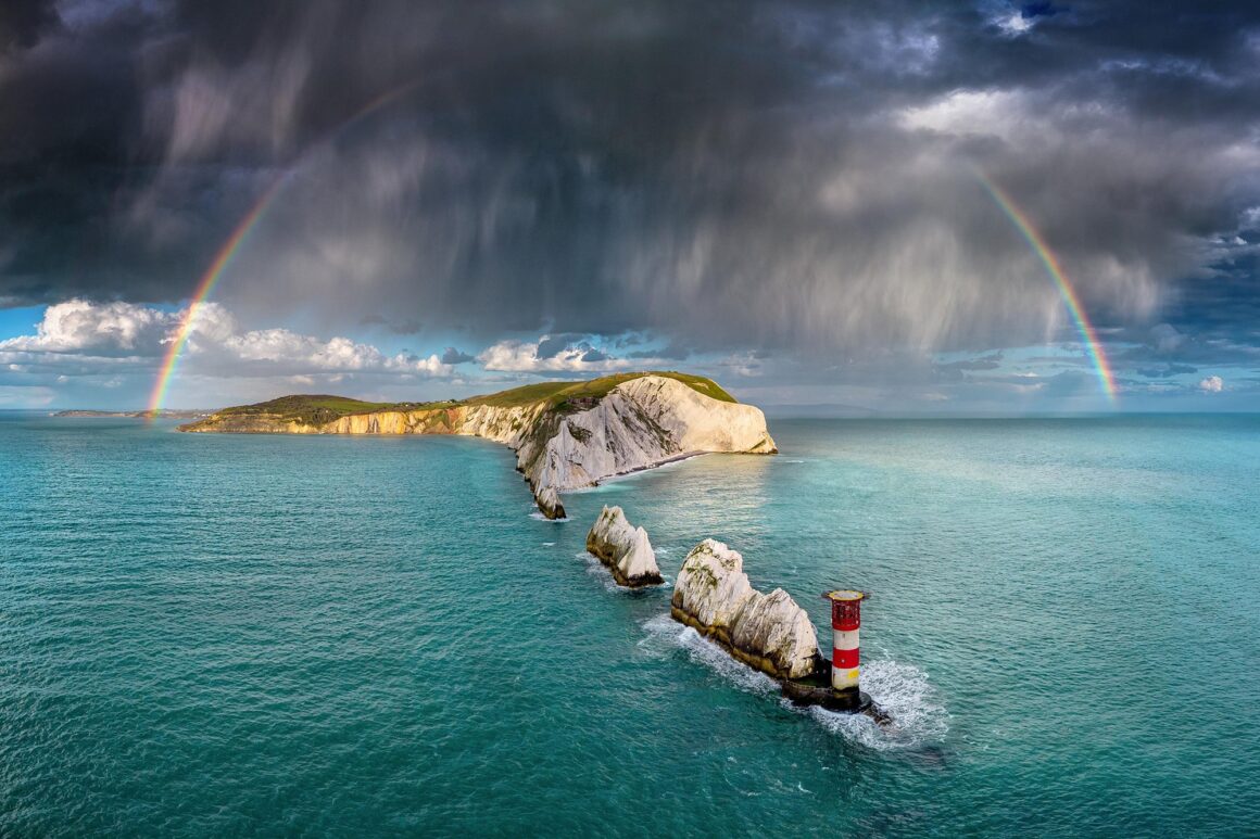 Yılın Hava Fotoğrafçısı Ödülü'nün Muhteşem Kazananları 2024 4 3. 3rd Place Main Title Evening Shower over the Needles Jamie Russell