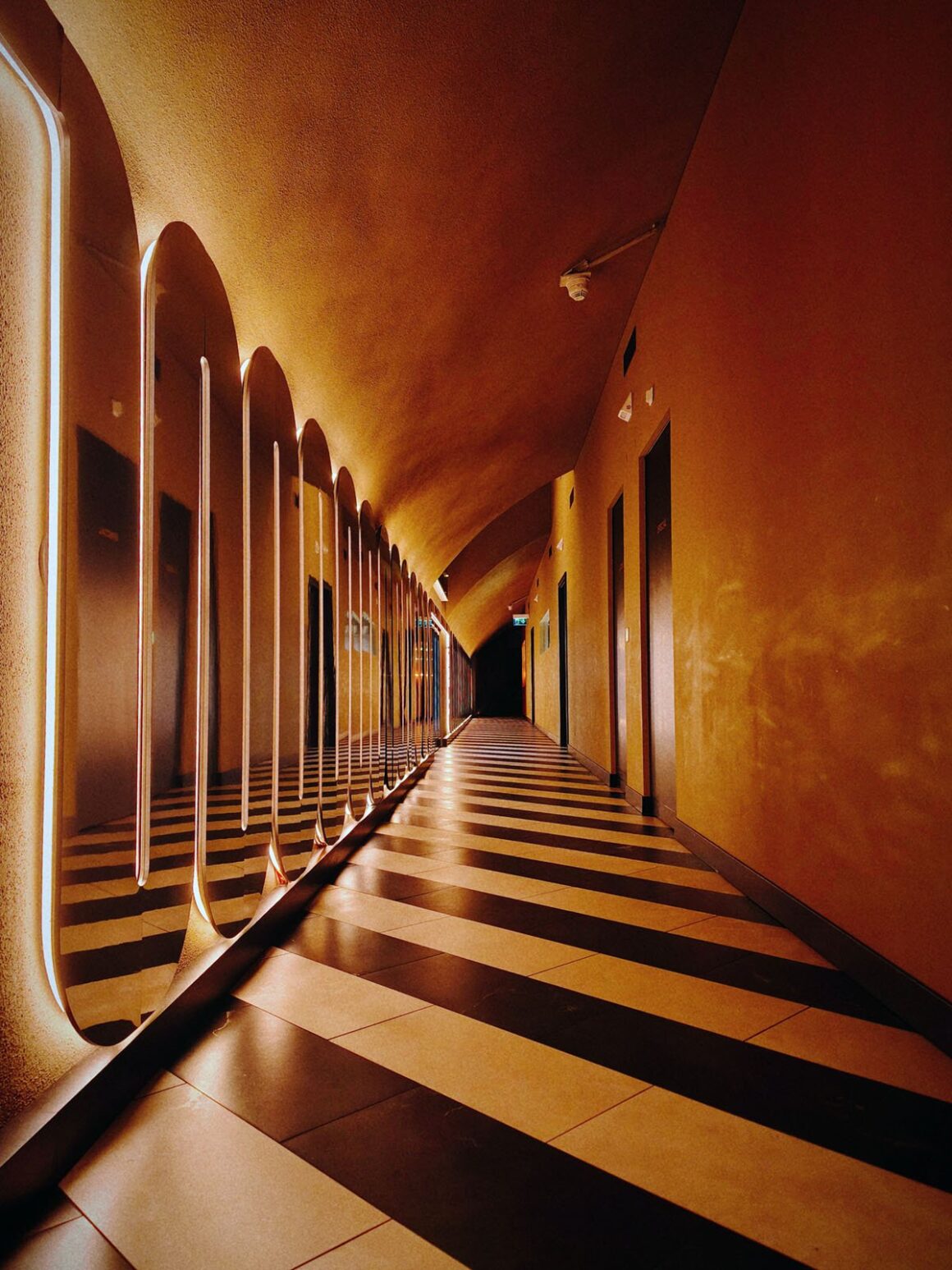 Xiaomi 14T Pro İncelemesi 15 Xiaomi 14T Pro hallway