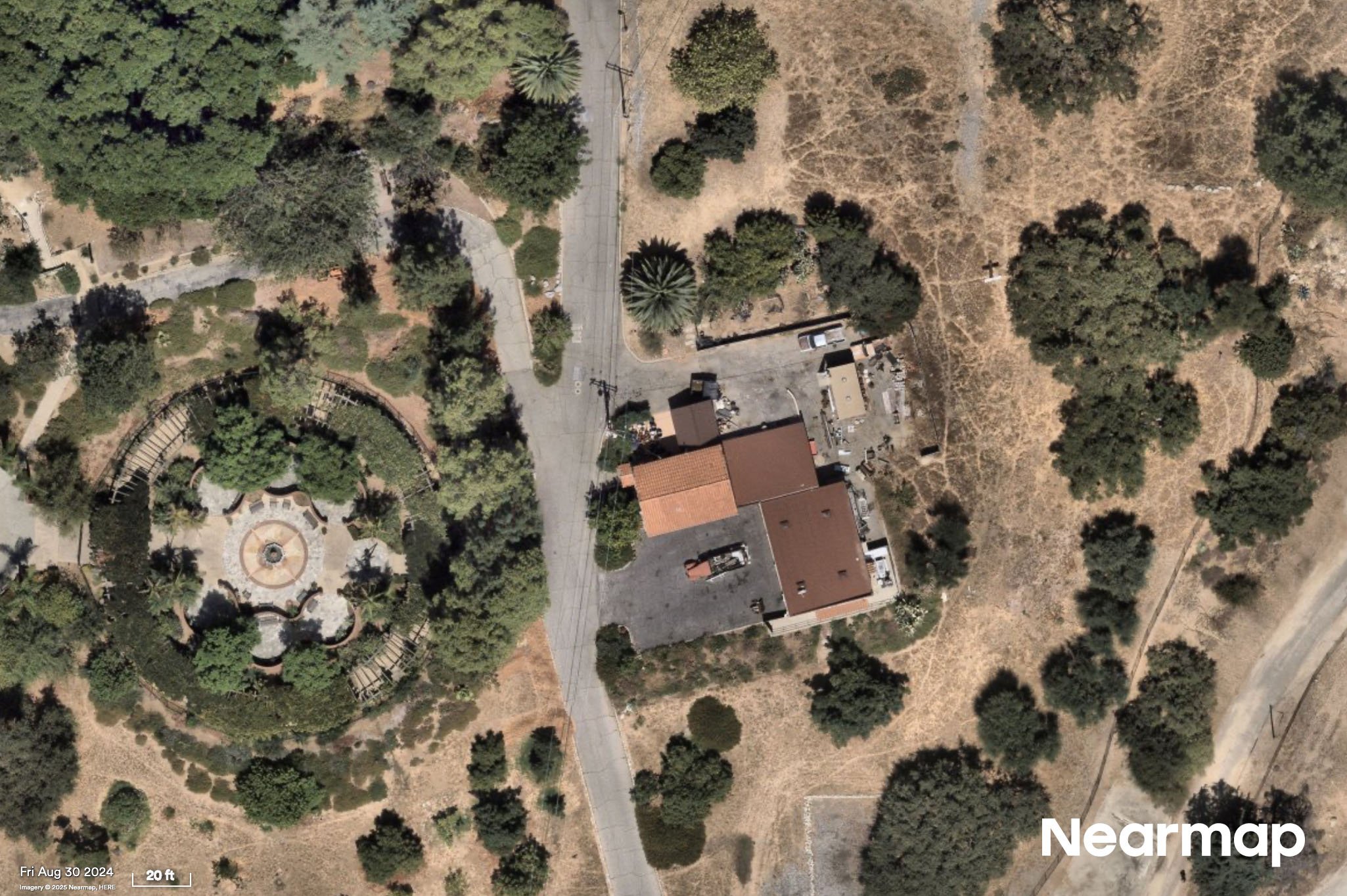 Los Angeles'taki yangının yol açtığı hasarlar 6 Aug 30 Before 700 N Sunnyside Ave Sierra Madre