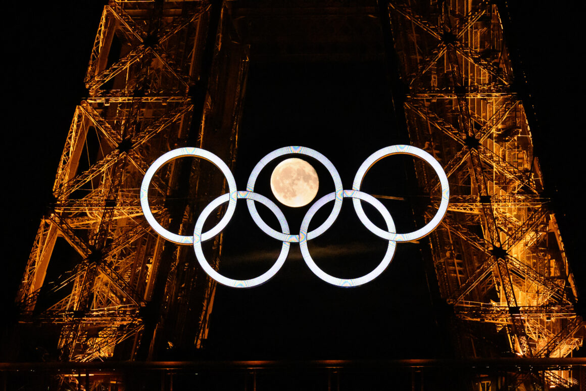 Dünya Spor Fotoğrafçılığı Ödülleri 2025 kazananları 1 Loic venance olympic moonlight world sports photography awards