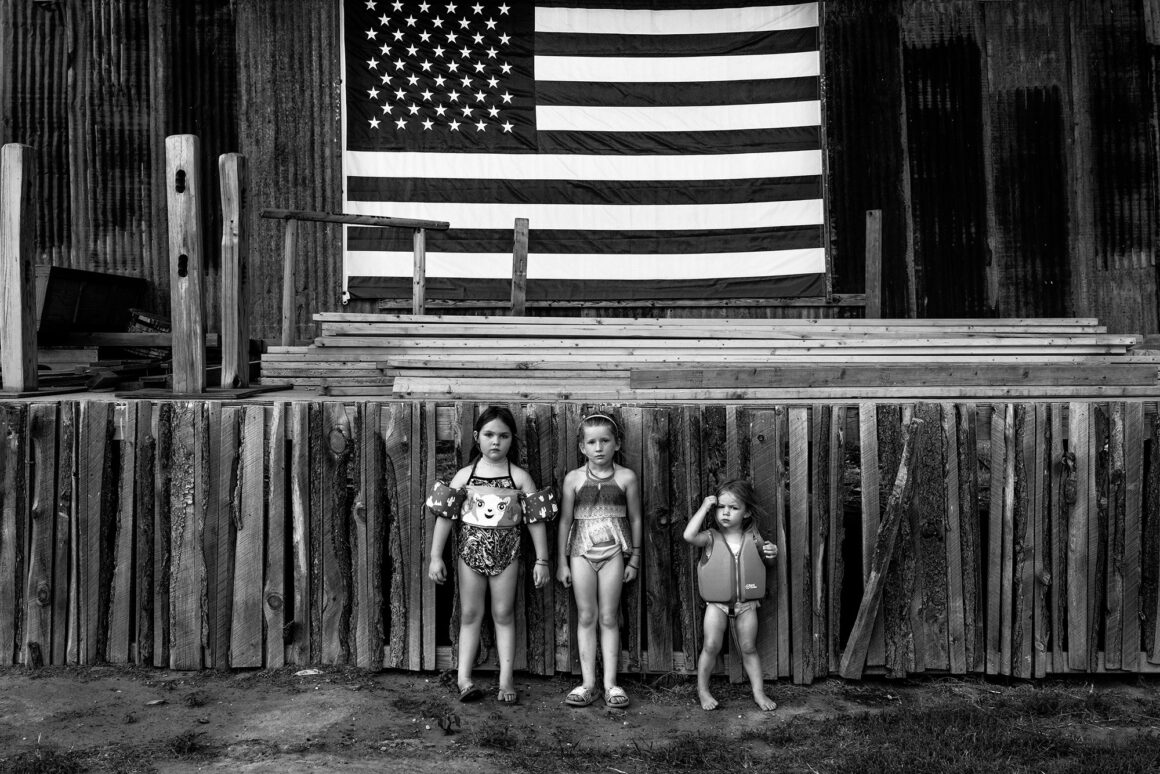 Richard Sharum : Spina Americana 6 Two Sisters and a Cousin. Macksville Kansas
