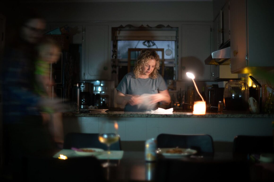 Leila Saidane'nin Çalışması Belgesel Fotoğrafçılığın Geleceğine Bir Örnektir 9 power out 02 copy 2