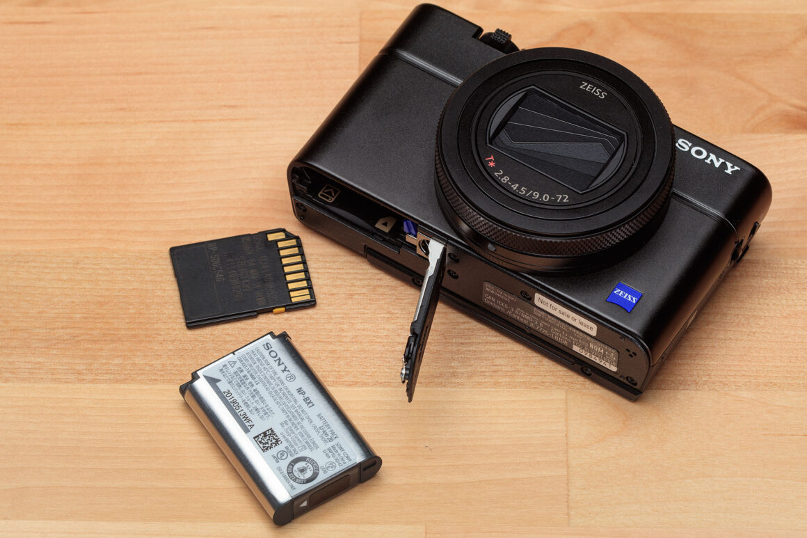 Sony Cyber-shot DSC-RX100 VII İncelemesi 11 Sony RX100 VII battery