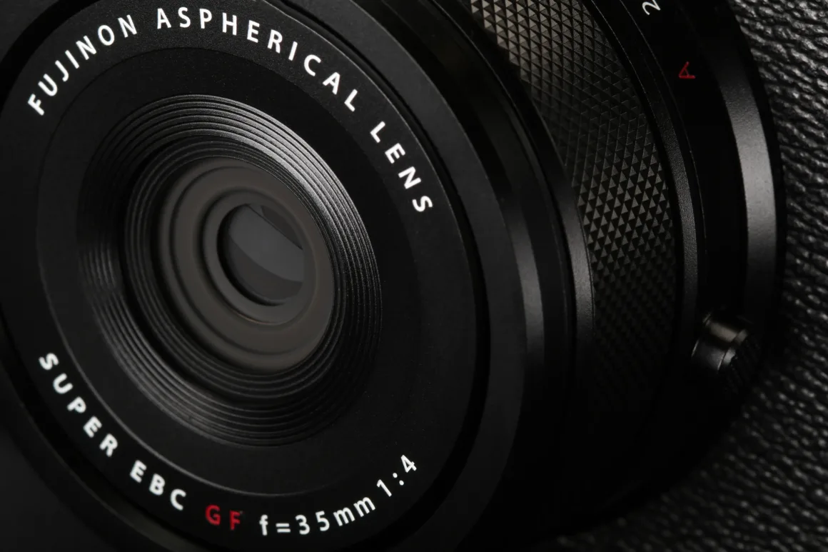 Fujifilm GFX100RF ilk incelemesi 2 gfx 100 rf lens close up