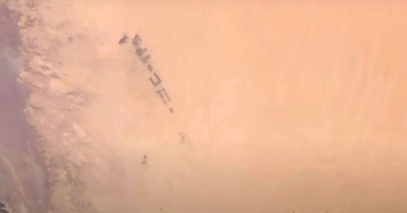 ISS Kamerası Uzak Çölde Gizemli Semboller Gördü 1 ISS Kamerası Uzak Çölde Gizemli Semboller Gördü