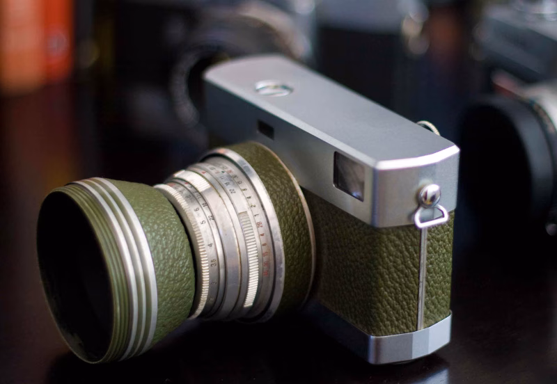 werra with lens hood attached