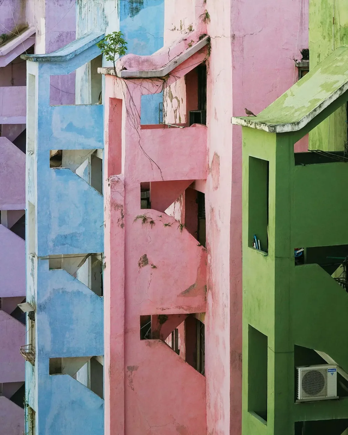 Romain Jacquet-Lagrèze : Vertical Horizon 3 115 Ma Tau Wai Road 2023