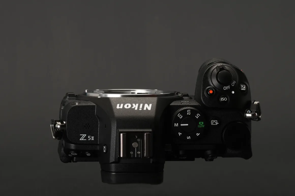 Nikon Z5II vs Nikon Zf 3 Nikon z5ii top plate