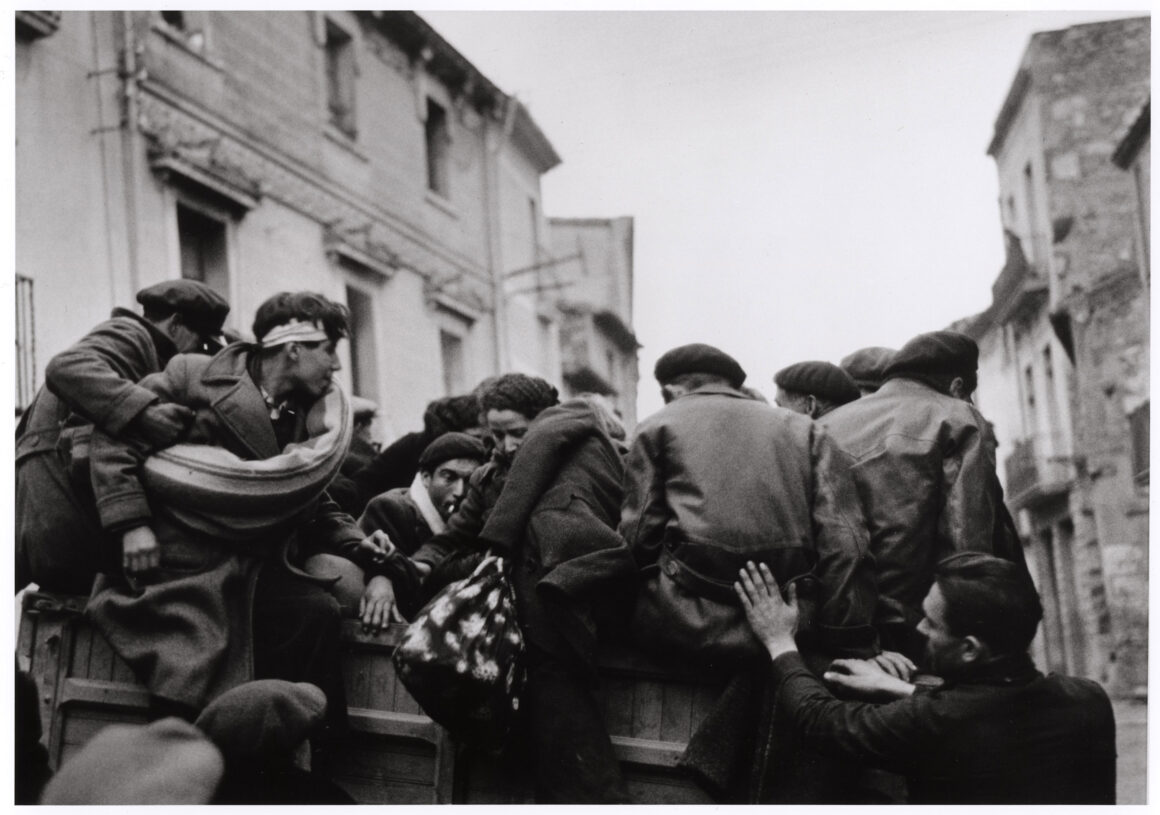 Robert Capa: “Gerçek En İyi Fotoğraftır” — Ara Güler Müzesi’nde bir ustanın izinde 1 Robert Capa: “Gerçek En İyi Fotoğraftır” — Ara Güler Müzesi’nde bir ustanın izinde