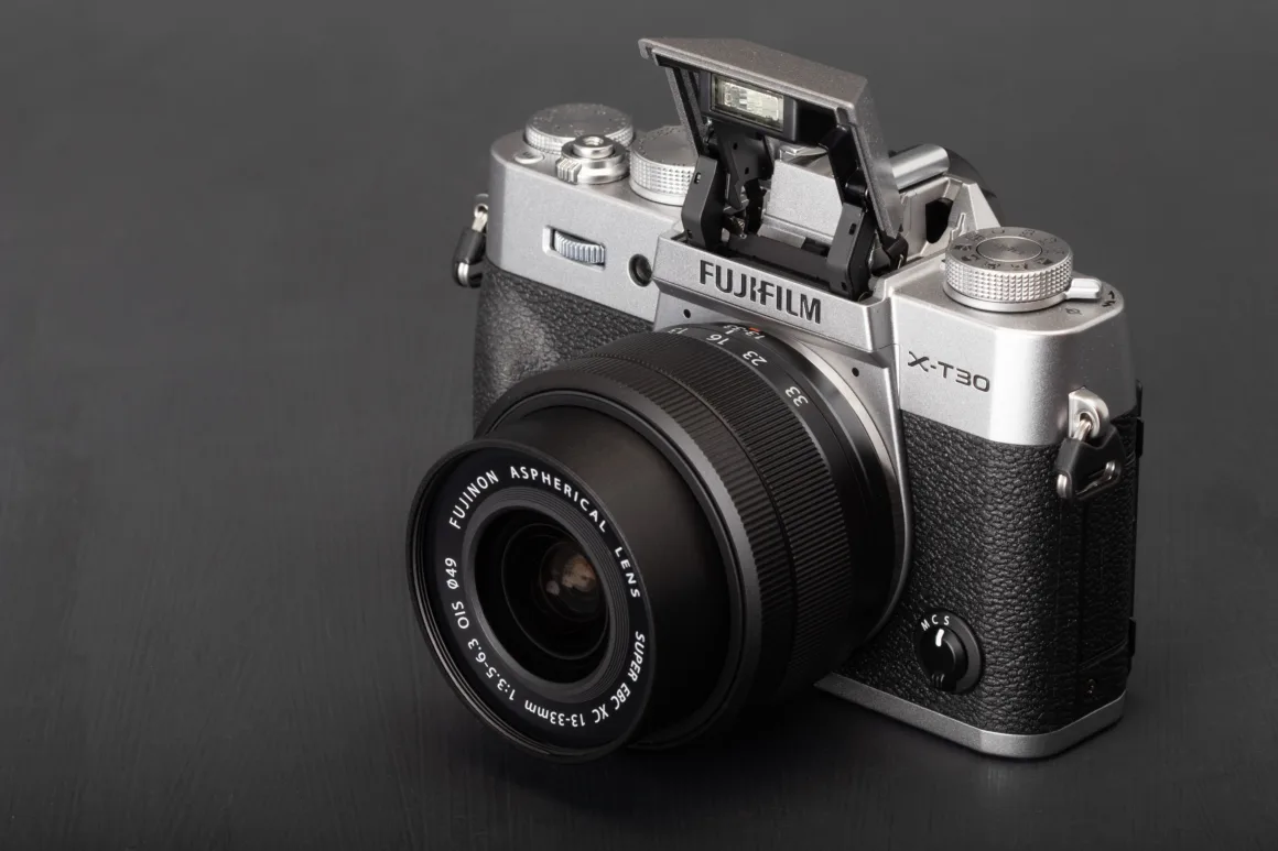 2025 yeni lensler olarak neleri gördük? 5 fujifilm x t30 iii flash with kit lens