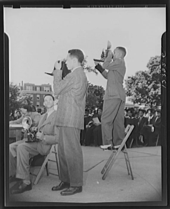 Washington, D.C. Howard Üniversitesi mezuniyet törenlerinde Siyah basından fotoğrafçılar. Fotoğraf: Gordon Parks.