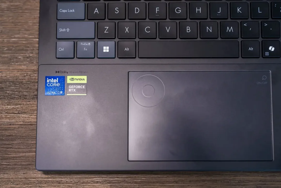 Asus Vivobook Pro 15 trackpad 1