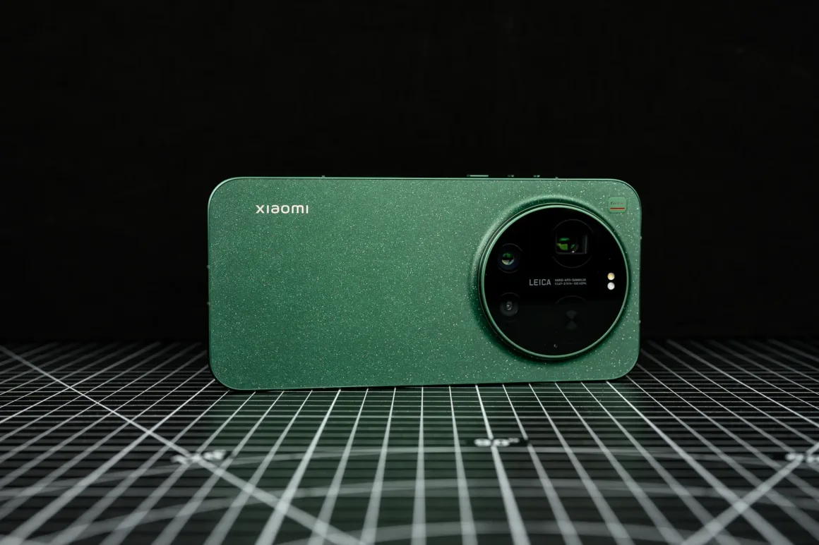 Xiaomi 17 Ultra İncelemesi: Kamera Olarak Başlayan, Telefon Olarak Devam Eden Bir Cihaz 2 Xiaomi 17 Ultra İncelemesi: Kamera Olarak Başlayan, Telefon Olarak Devam Eden Bir Cihaz