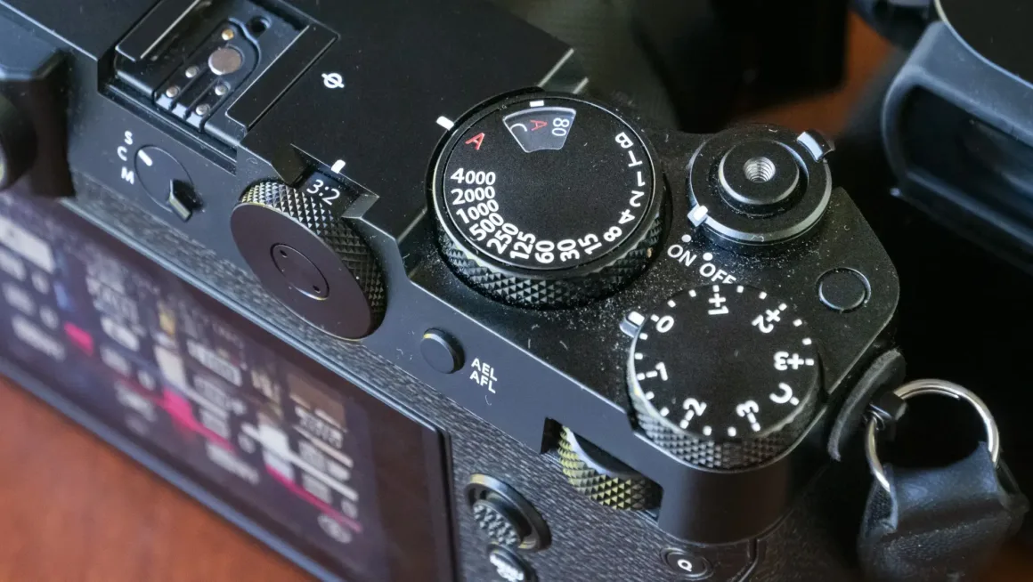 Fujifilm GFX100RF vs Leica Q3 002