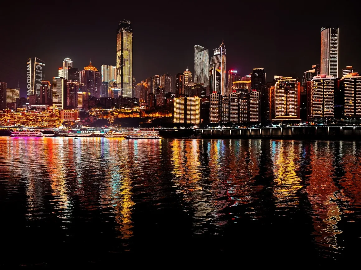 Xiaomi 17 Ultra İncelemesi: Kamera Olarak Başlayan, Telefon Olarak Devam Eden Bir Cihaz 23 IMG 20260203 201001 main raw Custom