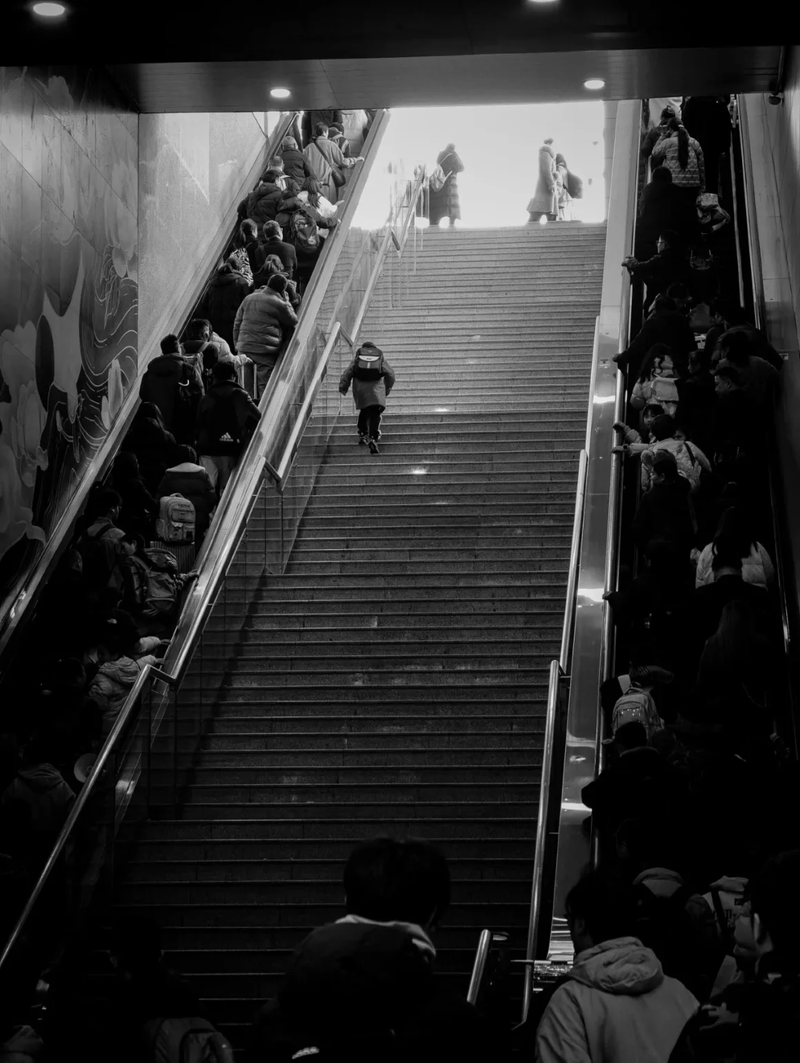 Xiaomi 17 Ultra İncelemesi: Kamera Olarak Başlayan, Telefon Olarak Devam Eden Bir Cihaz 35 IMG 20260205 115550 tele raw Custom