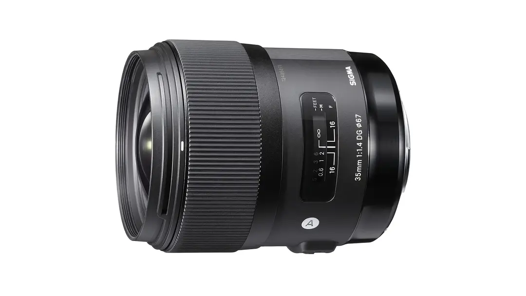 2026’da Sokak Fotoğrafçılığı için En İyi Lensler 10 Sigma 35mm f1.4 DG HSM