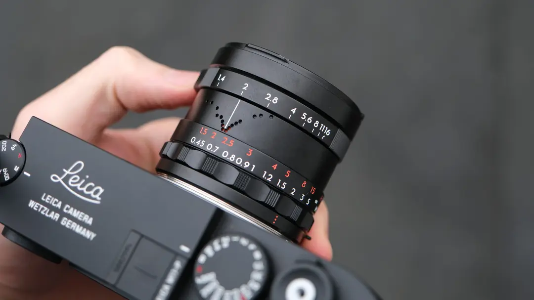 2026’da Sokak Fotoğrafçılığı için En İyi Lensler 7 Thypoch Simera 35mm f1.4