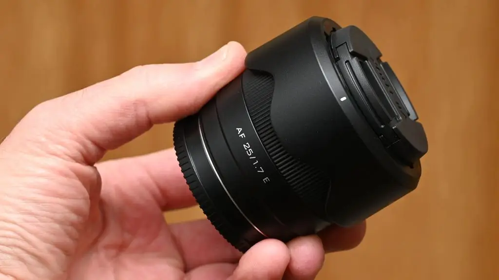 2026’da Sokak Fotoğrafçılığı için En İyi Lensler 8 Viltrox AF 25mm f1.7