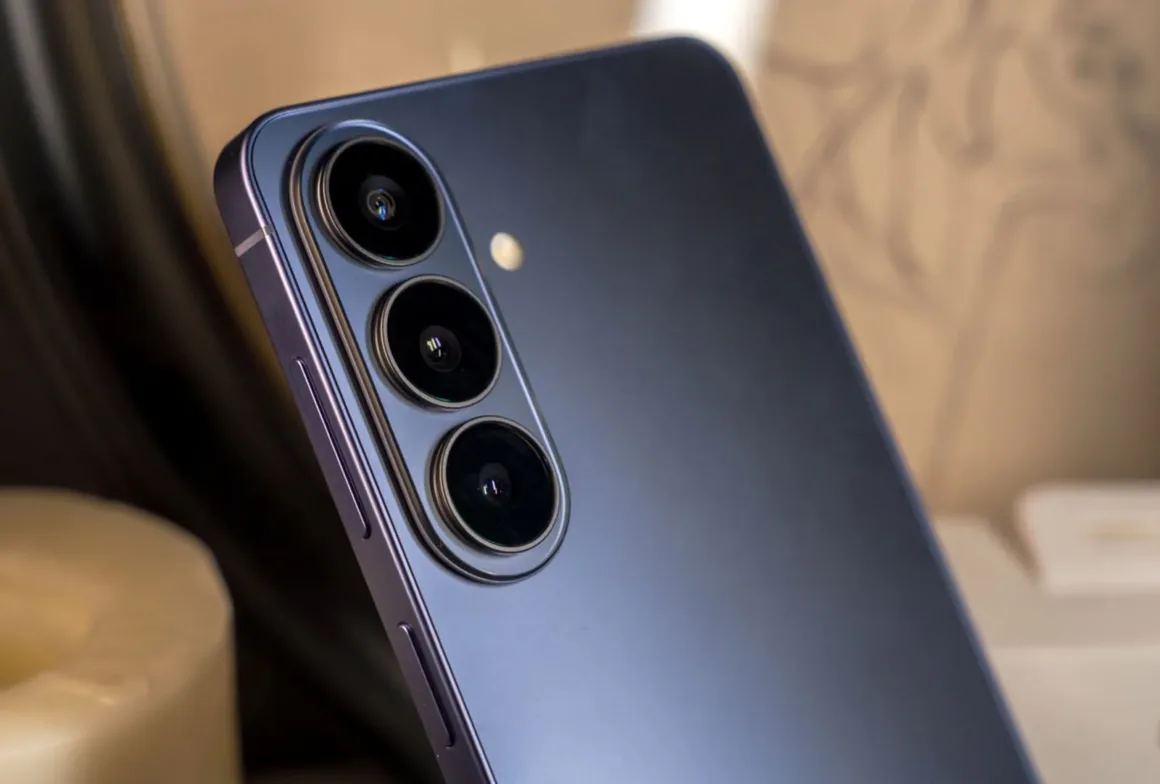 Samsung’un Yeni Galaxy S26 Akıllı Telefonları Oldukça Tanıdık Görünüyor 6 samsung galaxy s26 plus cameras