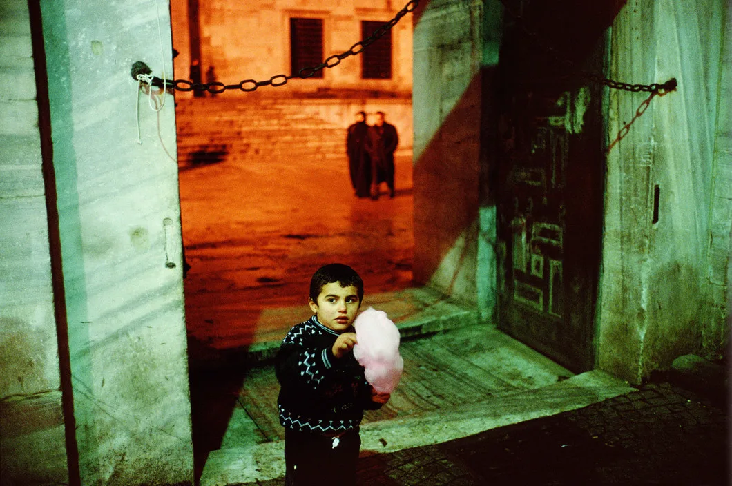 Alex Webb – Istanbul Blue Mosque 2001