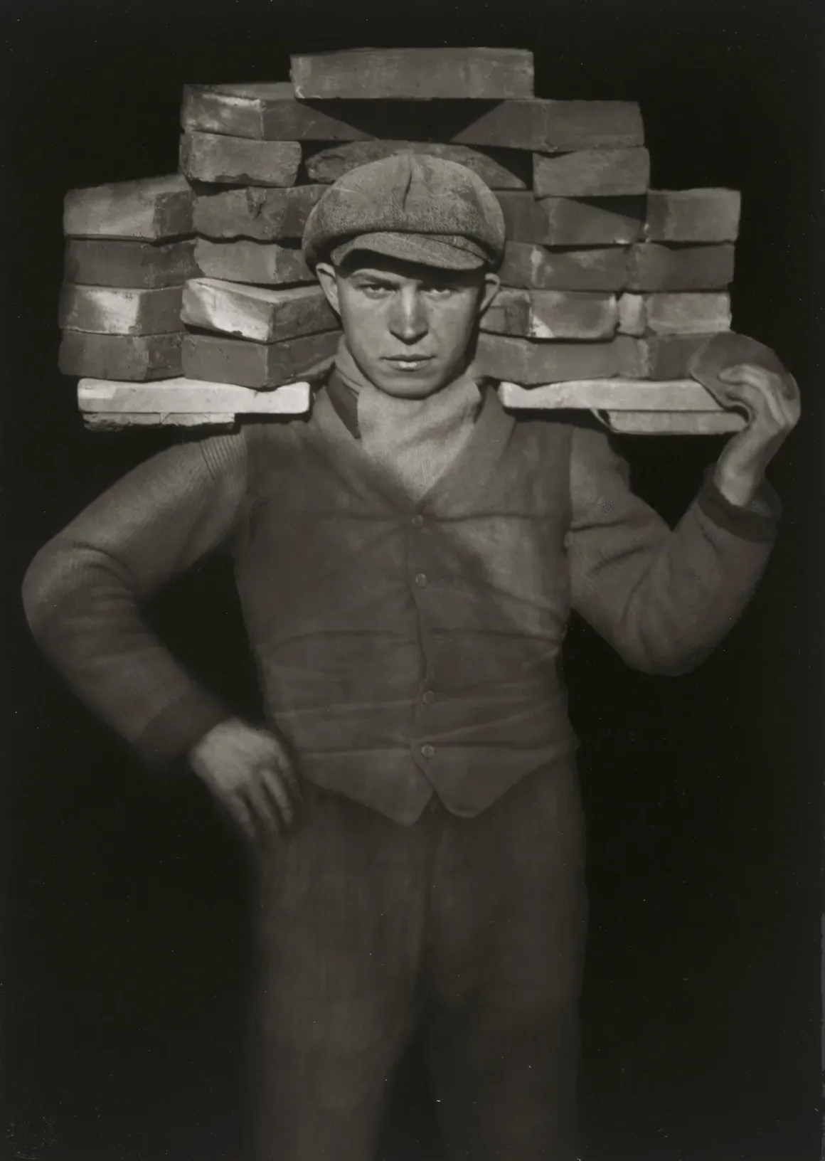 August Sander: İnsanı Değil, Toplumu Fotoğraflamak 10 August Sander Bricklayer 1928