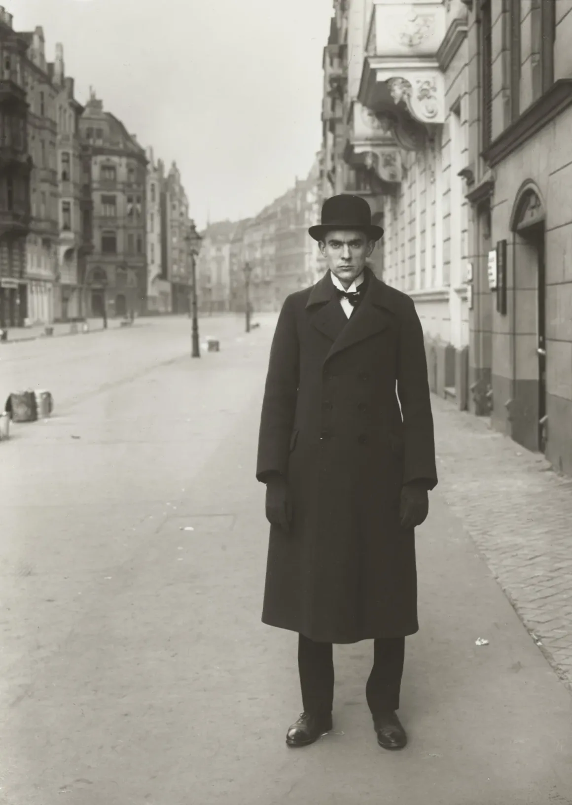 August Sander: İnsanı Değil, Toplumu Fotoğraflamak 5 August Sander Painter Anton Raderscheidt 1926