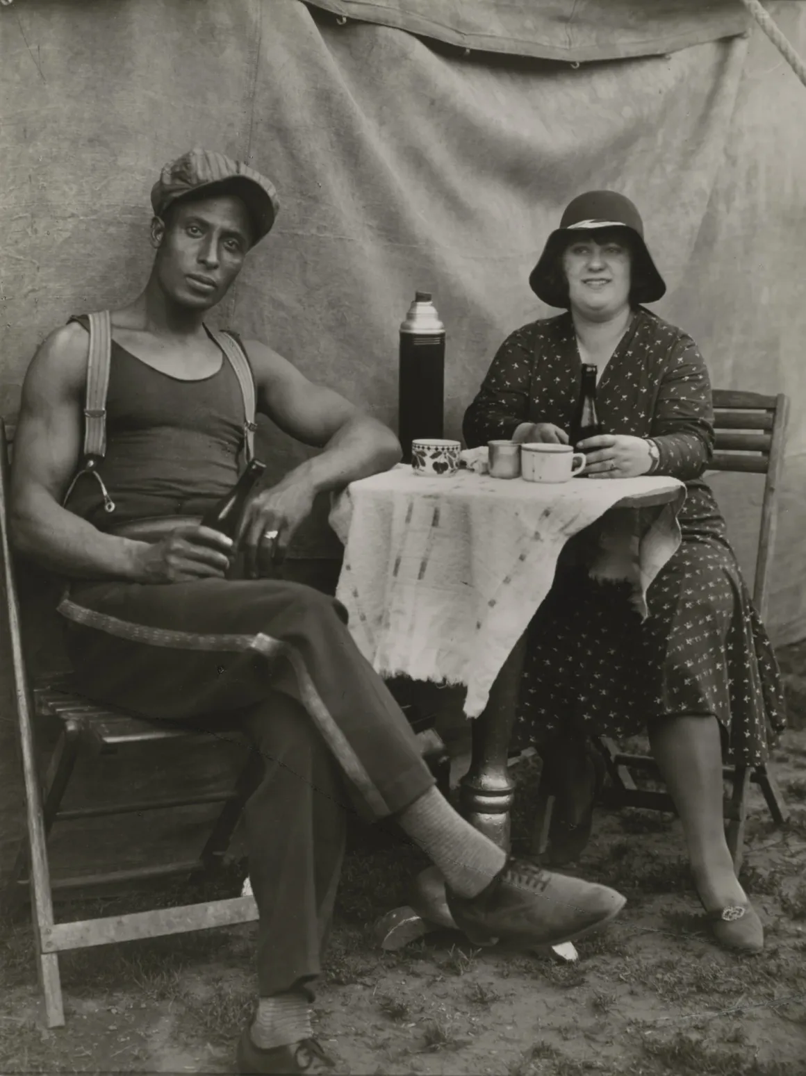 August Sander: İnsanı Değil, Toplumu Fotoğraflamak 15 August Sander. Indian Man and German Woman. 1926