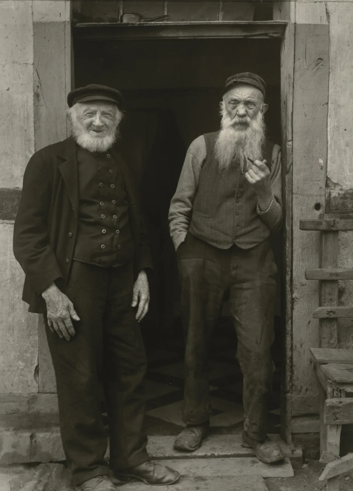 August Sander: İnsanı Değil, Toplumu Fotoğraflamak 16 August Sander. Peasants from the Leuscheid Bauern aus der Leuscheid. 1929