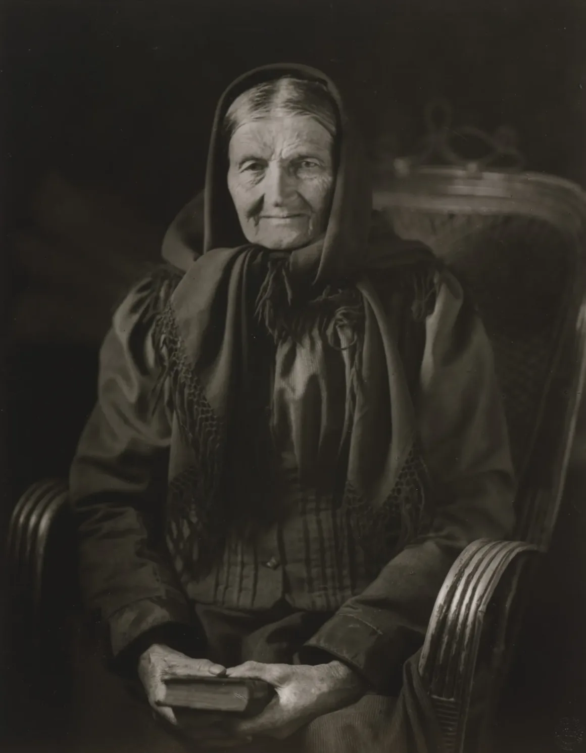 August Sander: İnsanı Değil, Toplumu Fotoğraflamak 6 August Sander. The Woman of the Soil. 1912