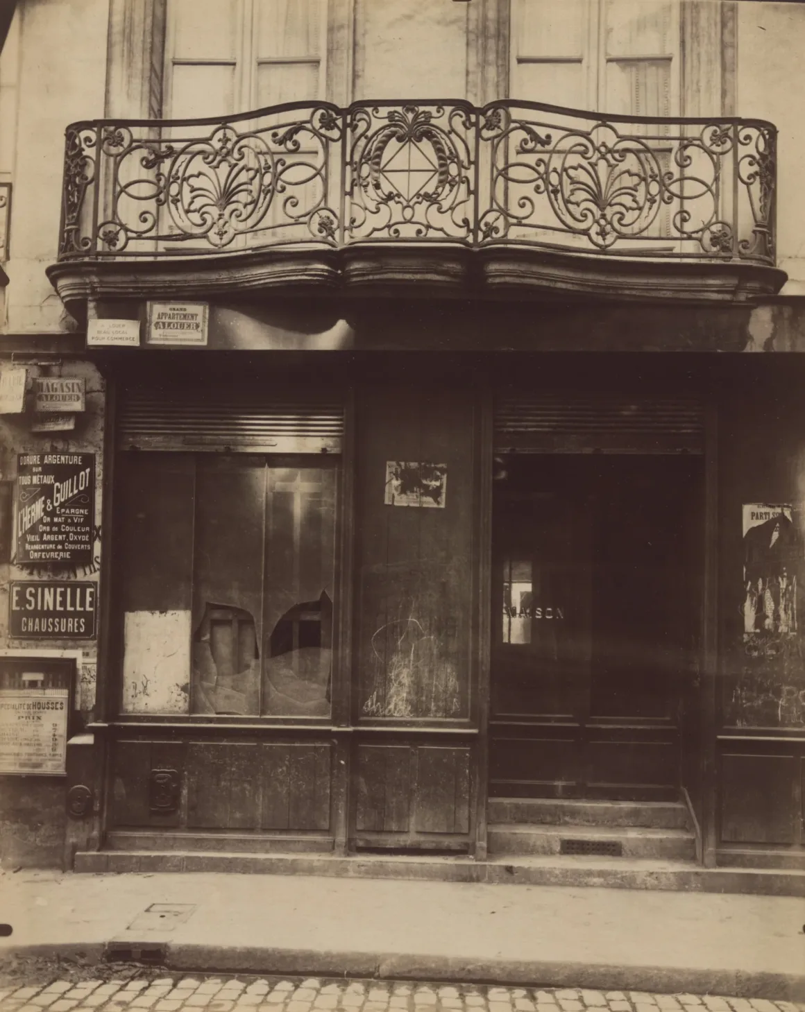 Eugène Atget: Fotoğrafın Yokluğu Görünür Kıldığı An 15 Eugene Atget. Balcon. 5 rue Grenier Saint Lazare. 1908 09