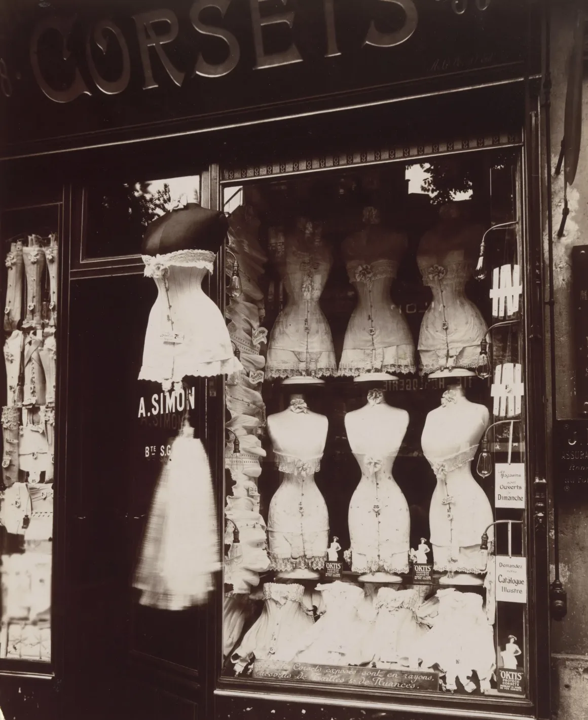 Eugène Atget: Fotoğrafın Yokluğu Görünür Kıldığı An 10 Eugene Atget. Boulevard de Strasbourg. 1912