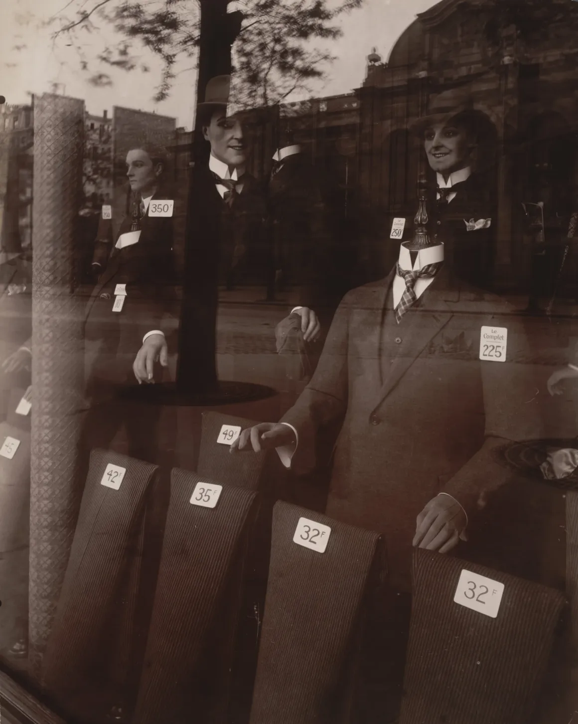 Eugène Atget: Fotoğrafın Yokluğu Görünür Kıldığı An 5 Eugene Atget. Magasin avenue des Gobelins. 1925