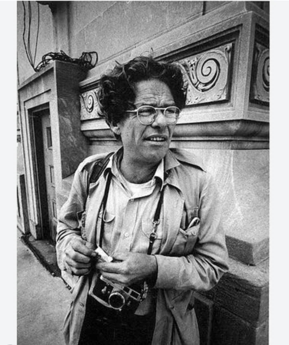 Garry Winogrand – Garry Winogrand with Leica camera 1950s portrait