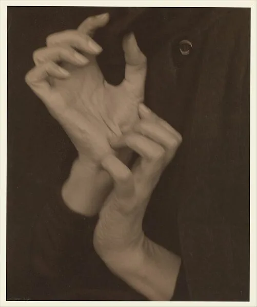 Georgia OKeeffe Hands – Alfred Stieglitz – 1919