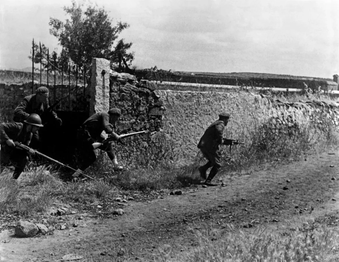 Robert Capa Kimdir? Savaşın İçinden Fotoğraf Çeken Efsanevi Foto Muhabiri 7 Gerda Taro – Spanish Civil War Frontline – 1937